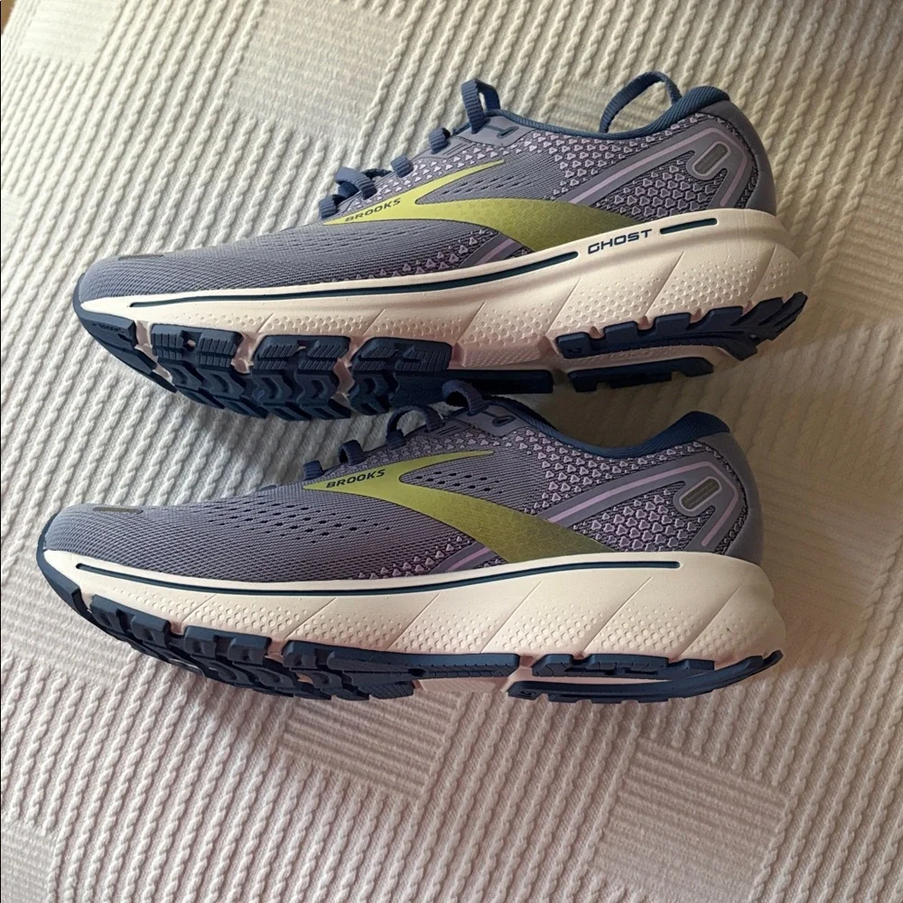 Brooks sneakers. Size 9 B. Ghost nwt - Picture 6 of 7